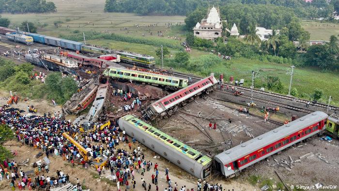 Triple choque de trenes en el este de la India. Foto: DW.