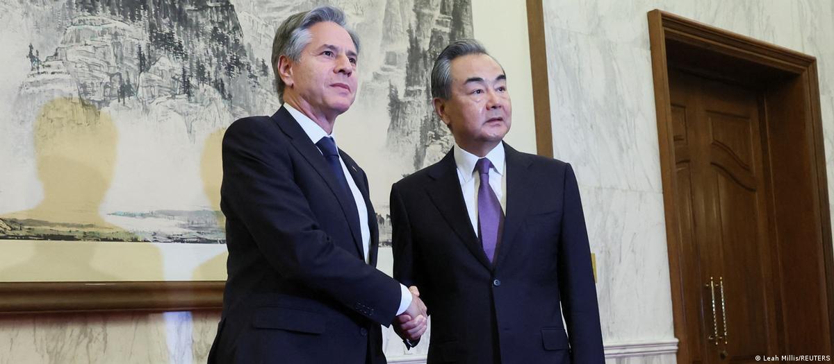 Antony Blinken y Wang Yi. Foto: DW.