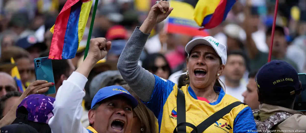 Protesta contra las reformas del gobierno de Colombia. Foto:DW.