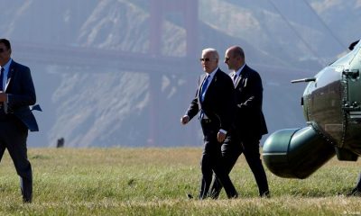 El presidente Joe Biden camina desde el Marine One en la zona de aterrizaje de Crissy Field en San Francisco, al regresar de una recepción de campaña en Kentfield, California. Foto:DW.