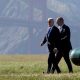 El presidente Joe Biden camina desde el Marine One en la zona de aterrizaje de Crissy Field en San Francisco, al regresar de una recepción de campaña en Kentfield, California. Foto:DW.