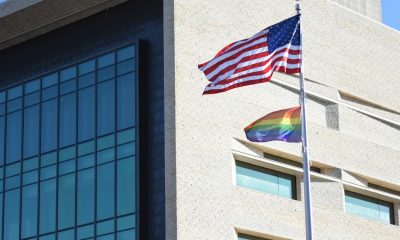 Las banderas del orgullo en embajadas de EEUU en el mundo. Foto: @USAmbPY.