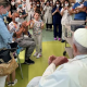 Papa Francisco visitó a niños con cáncer. Foto: Infobae.