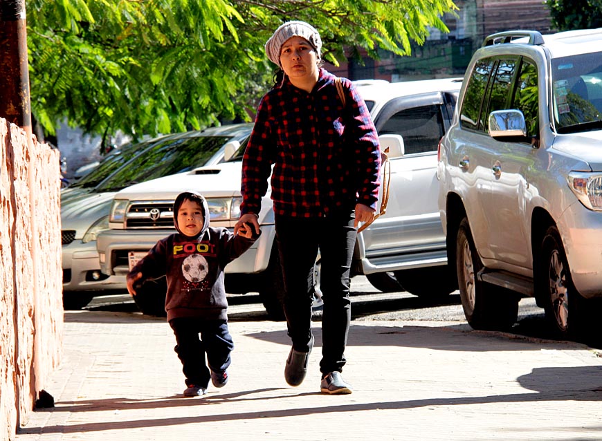 Con el descenso de la temperatura, es importante estar bien abrigados para protegerse del frío. Foto: Gentileza.