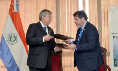 Carlos María López y Rodrigo Blanco tras la firma de convenio. Foto: Gentileza.