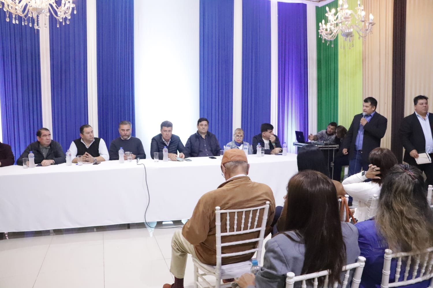 Efrain Alegre estuvo presente en reunión con autoridades electas. Foto: Ñandutí 1020 AM.