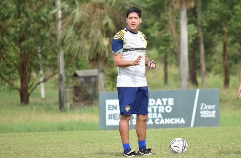 José Arrúa, entrenador de Sportivo Trinidense. Foto: @CST_1935.