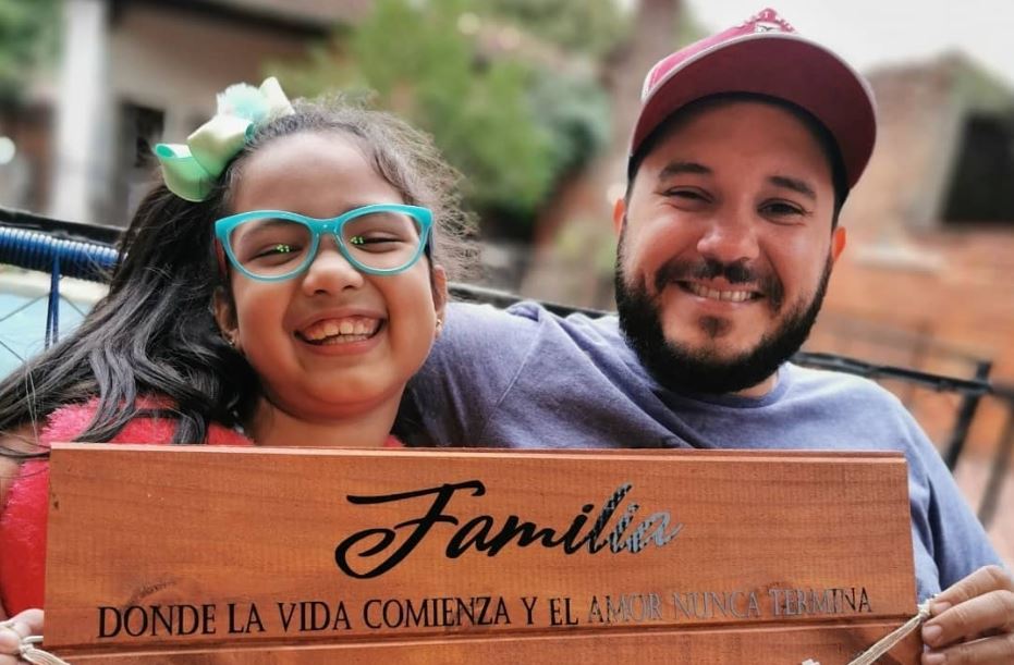 José Ayala, junto a su hija Sol. Foto: Gentileza.