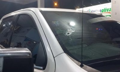 Vehículo con el impacto de bala. Foto. R.1000AM.