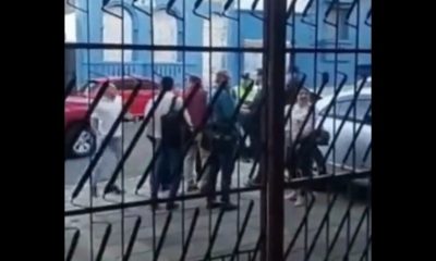 Momento en que Ricardo Duarte propina un golpe al concejal departamental. Foto: captura.