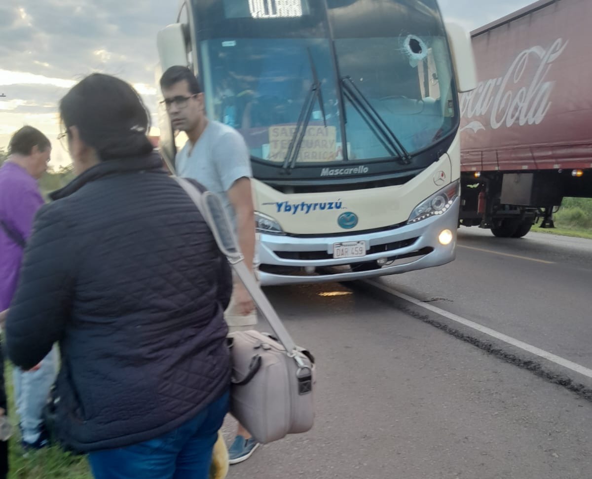 De esta manera quedó el bus tras el impacto. Foto: Gentileza.