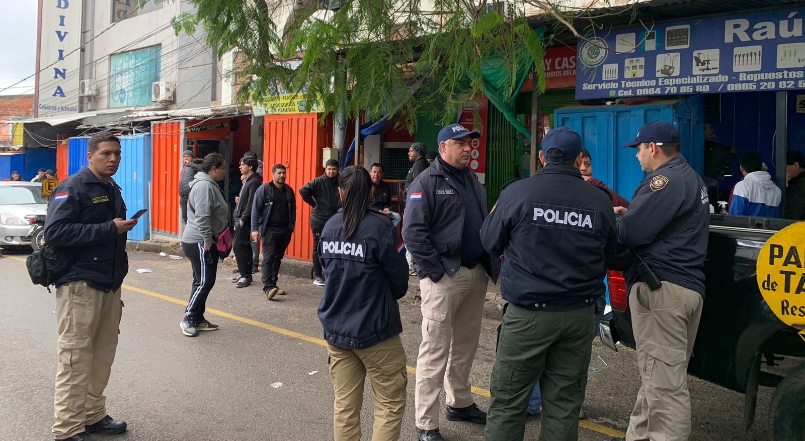 Allanamientos en la galería San Miguel del Mercado 4. Foto: Radio Nacional AM.