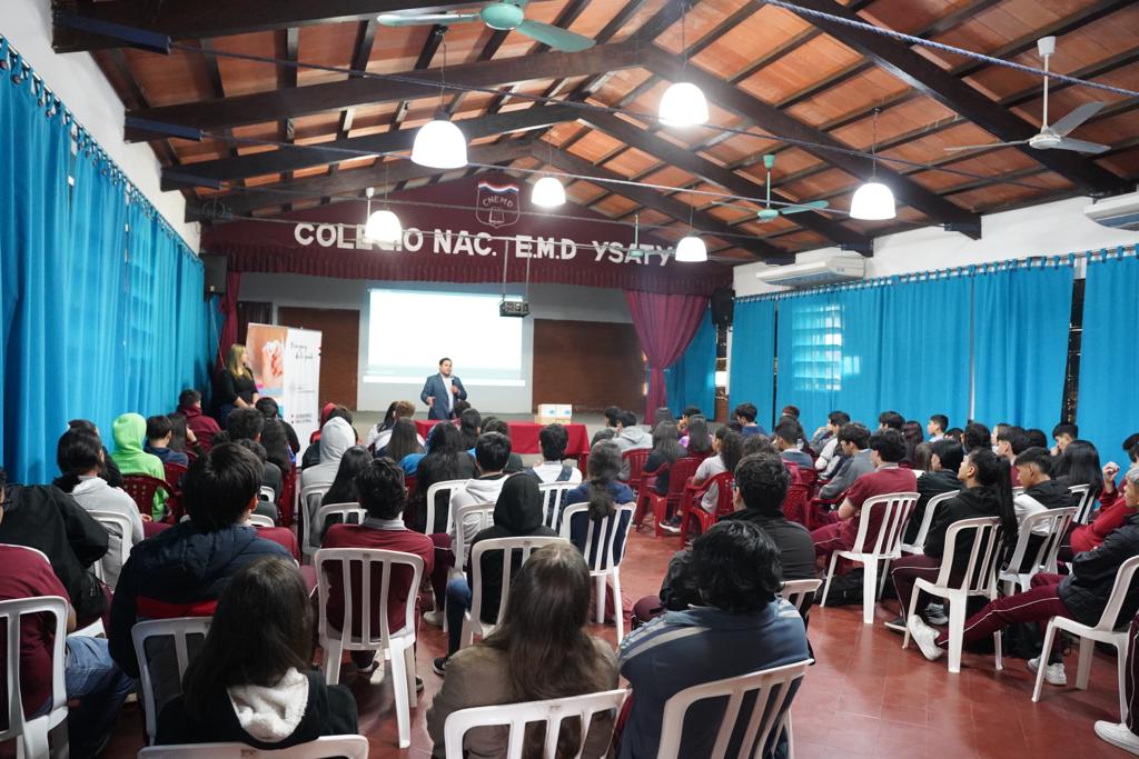 Taller del MINNA sobre trata de personas en el Colegio Ysaty. Foto: Gentileza.