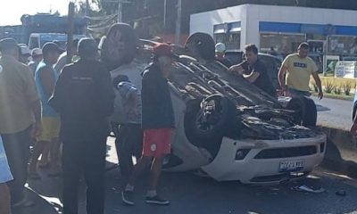 Accidente con vuelco de vehículo. Foto: PMT.