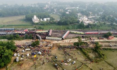 El gobernante Congreso Trinamool en Bengala Occidental exigió la renuncia del ministro de Ferrocarriles, Ashwini Vaishnaw, quien anunció que se abrió una investigación para determinar las causas del accidente. Foto: Reuters