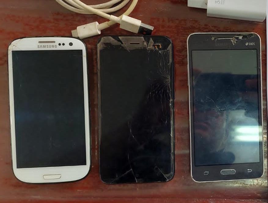 Celulares que intentaba ingresar el agente penitenciario. Foto: Gentileza.