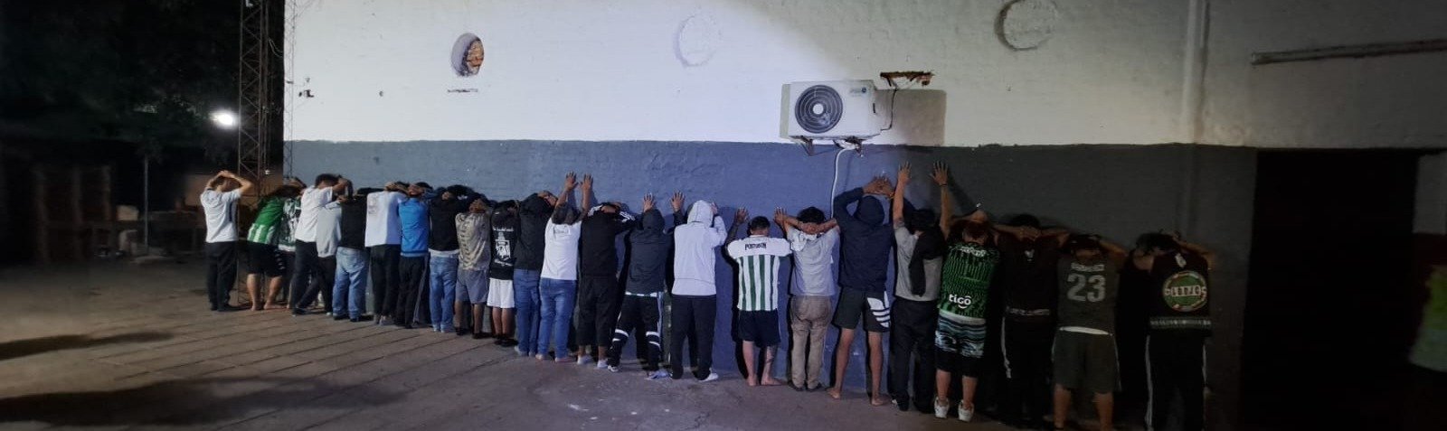 Hinchas colombianos detenidos. Foto: Policía Nacional.