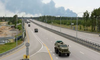 Soldados rusos han instalado puestos de ametralladoras en las afueras de Moscú. Foto: El País.