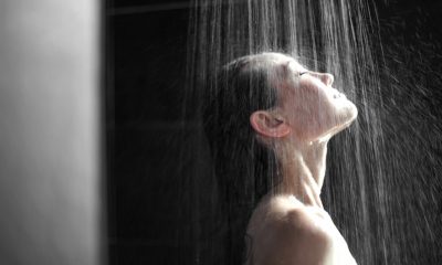 La frecuencia con la que cada persona pasa por debajo del chorro del agua también suscita interés a nivel global. Foto: Referencia.