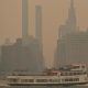 El horizonte de Manhattan ha quedado envuelto por el humo de los incendios forestales de Canadá. Foto: DW.