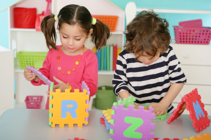 Niños con juguetes. Foto: Salud.es