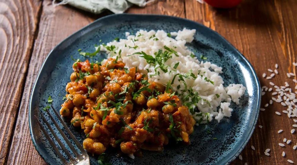 Este es un ejemplo de plato saludable e imprescindible, según Harvard. Foto: El País.