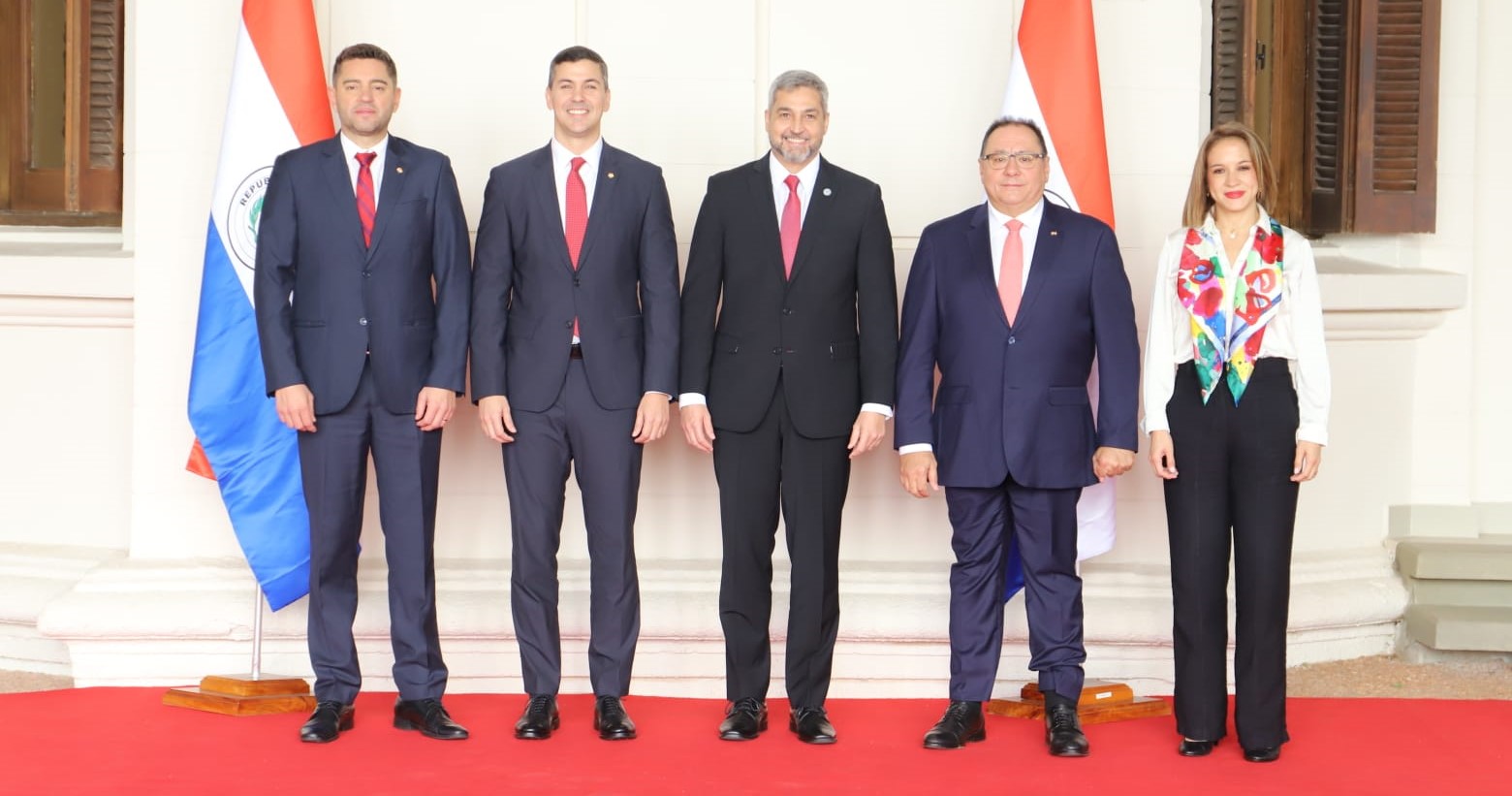 Equipo de transición de Peña con el actual presidente, Mario Abdo Benítez. Foto: Presidencia.