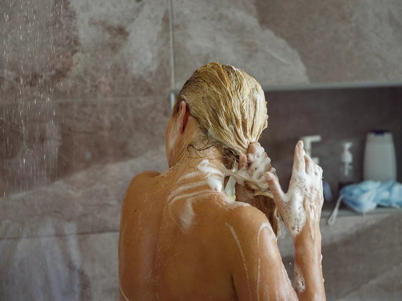 Lavado de cabello. Foto: El Mundo.