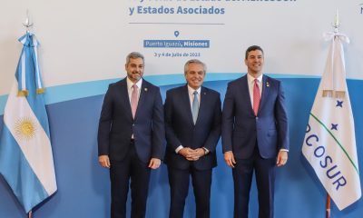 Mario Abdo Benítez, Alberto Fernández y Santiago Peña en la Cumbre del Mercosur. Foto: Gentileza.