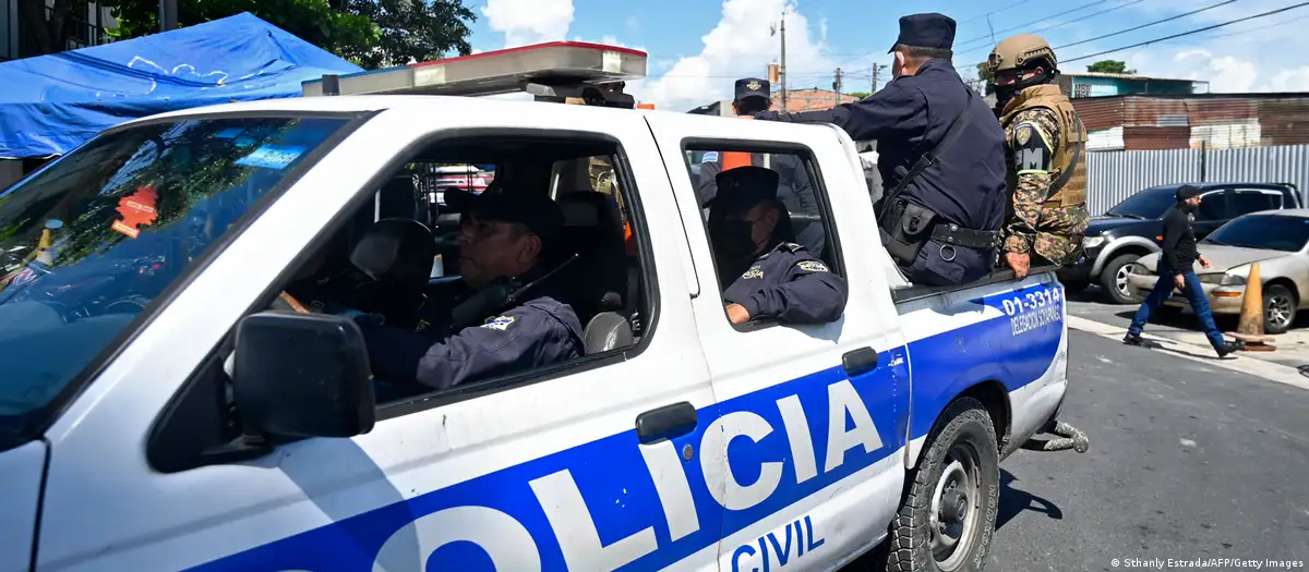 Policía de El Salvador. Foto: DW.