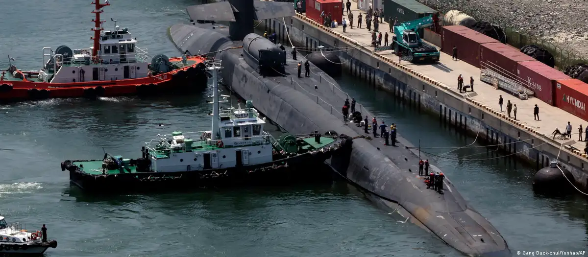 Submarino nuclear "USS Michigan" en base marina de Busan, Corea del Sur. Foto: Archivo. DW.