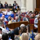 El jefe del Gobierno de España, Pedro Sánchez, se dirige ante el Parlamento de Ucrania en Kiev. Foto: DW.