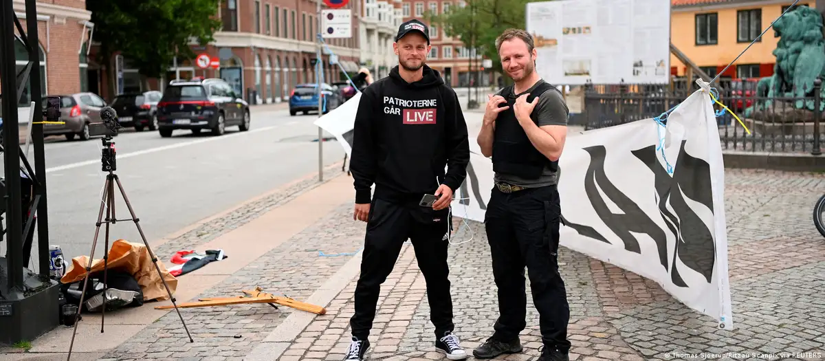 Activistas de "Patriotas Daneses" frente a la embajada de Irán en Copenhague. Foto: DW.