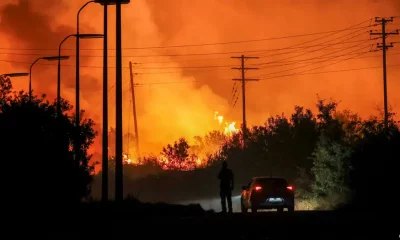 Incendios arrasan con la zona industrial de Volos, en Grecia.. Foto: DW.