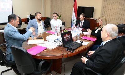 Senador Colym Soroka se retiró de la reunión de la Comisión de Obras. Foto: Gentileza.