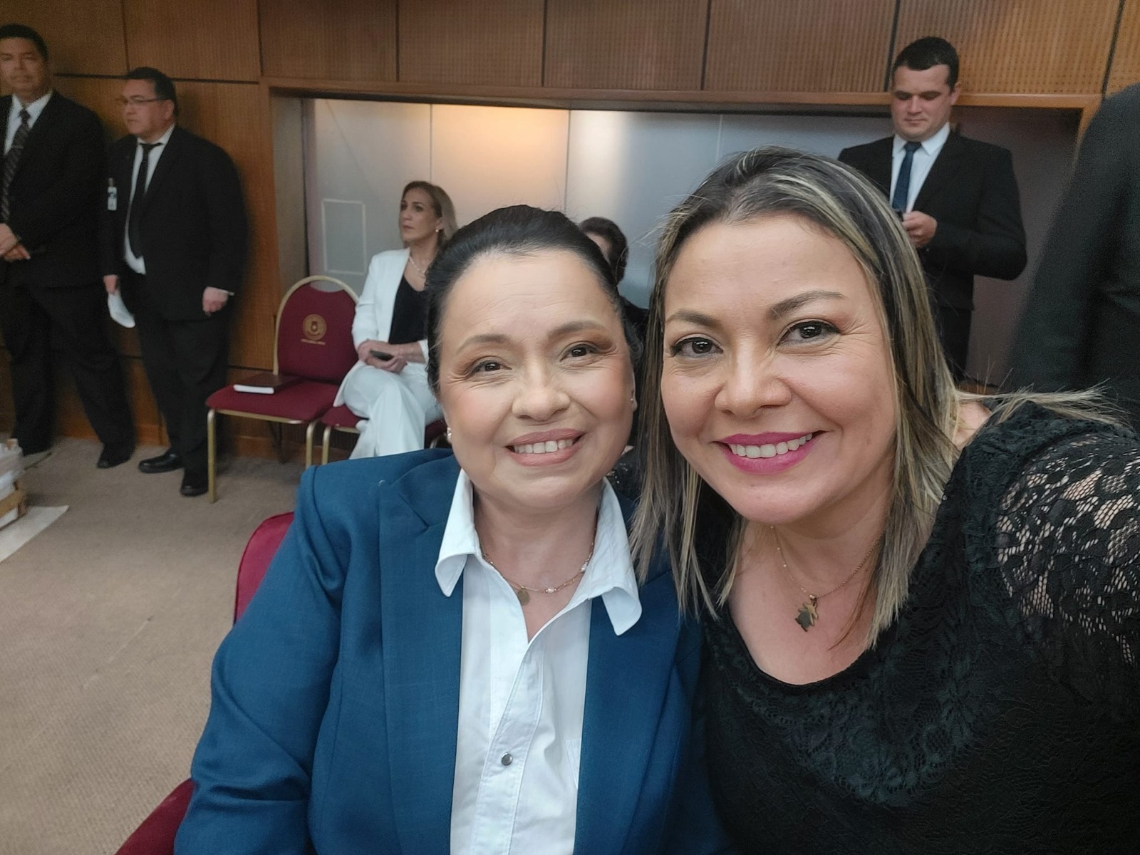 Senadoras de Cruzada Nacional, Yolanda Paredes y Zenaida Delgado. Foto: Redes.