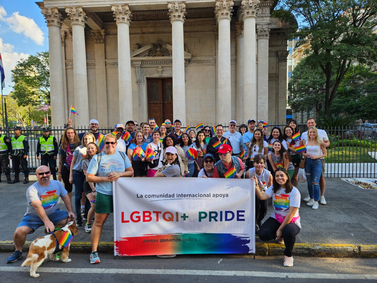 Marc Ostfiel durante la marcha con la comunidad orgullo gay. Foto: Gentileza.