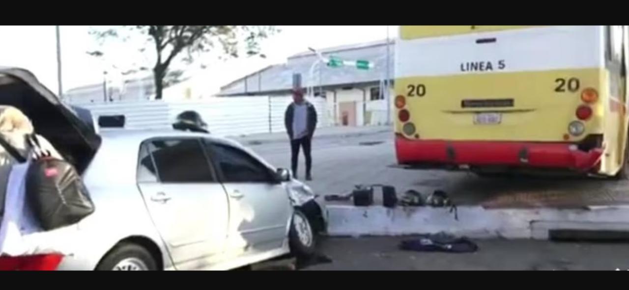 El accidente dejó varios heridos y daños materiales. Foto: Gentileza.