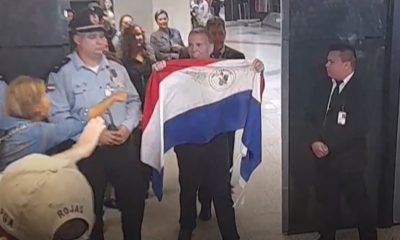 Juan Ángel Napout al llegar al aeropuerto Silvio Pettirosi.