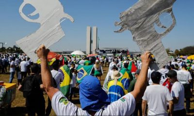 Durante el gobierno de Bolsonaro el número de armas de fuego y municiones en manos de civiles casi se triplicó. Foto: DW.