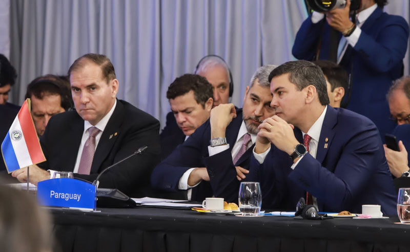 El presidente de la República, Mario Abdo Benítez, invitó a su inminente sucesor Santiago Peña a participar de la cumbre del Mercosur. Foto: Gentileza.