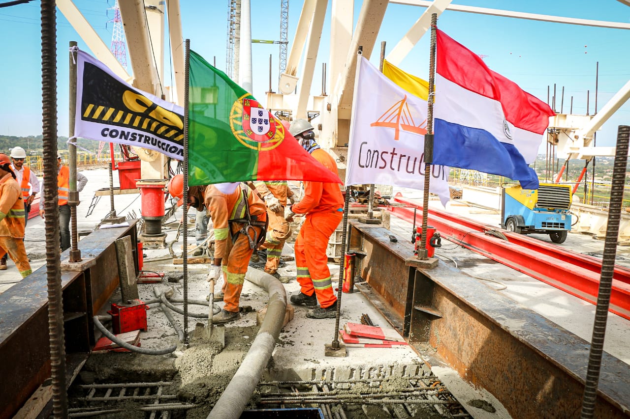 Concluyó hormigonado del último sector del Puente Héroes del Chaco. Foto: gentileza.