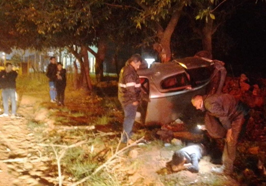 La policía detuvo a tres hombres mientras que un menor fue entregado a su familia. Foto: Ñanduti 1020AM.