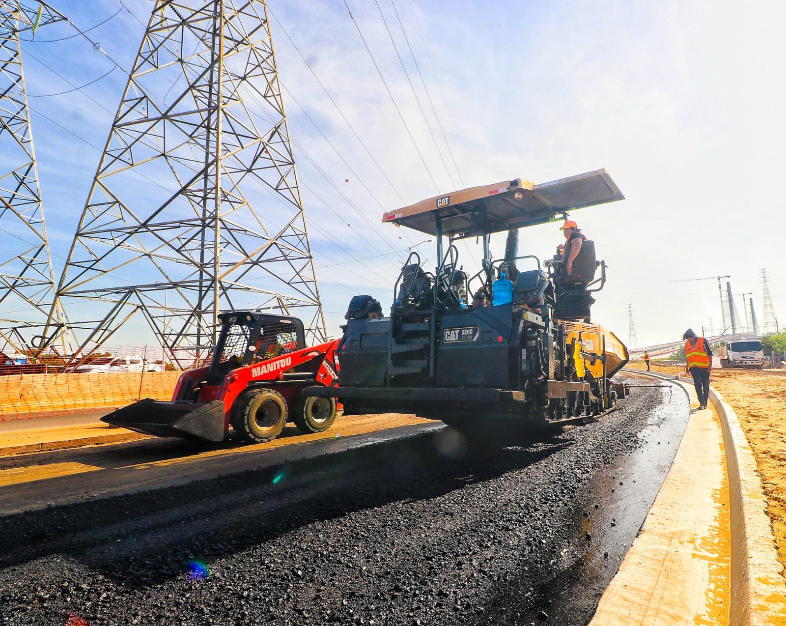 Pavimentación del Puente Héroes del Chaco. Foto: MOPC.