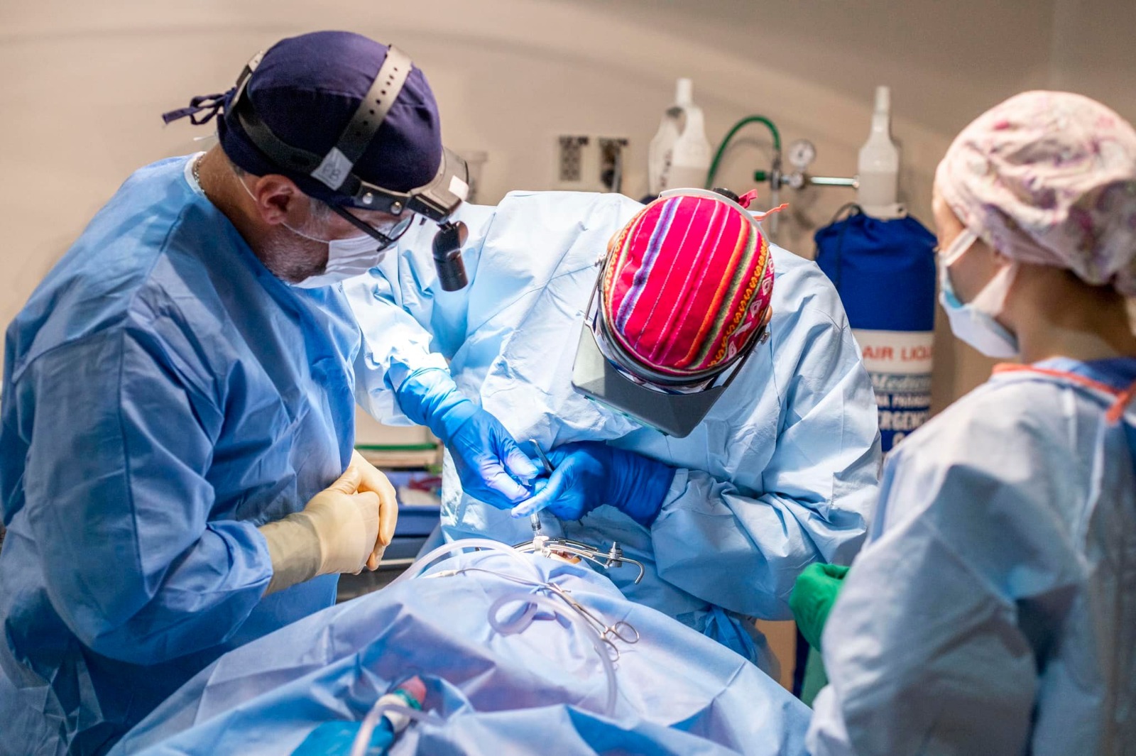 Operación sonrisa. Médicos en procedimiento. Foto: Gentileza.