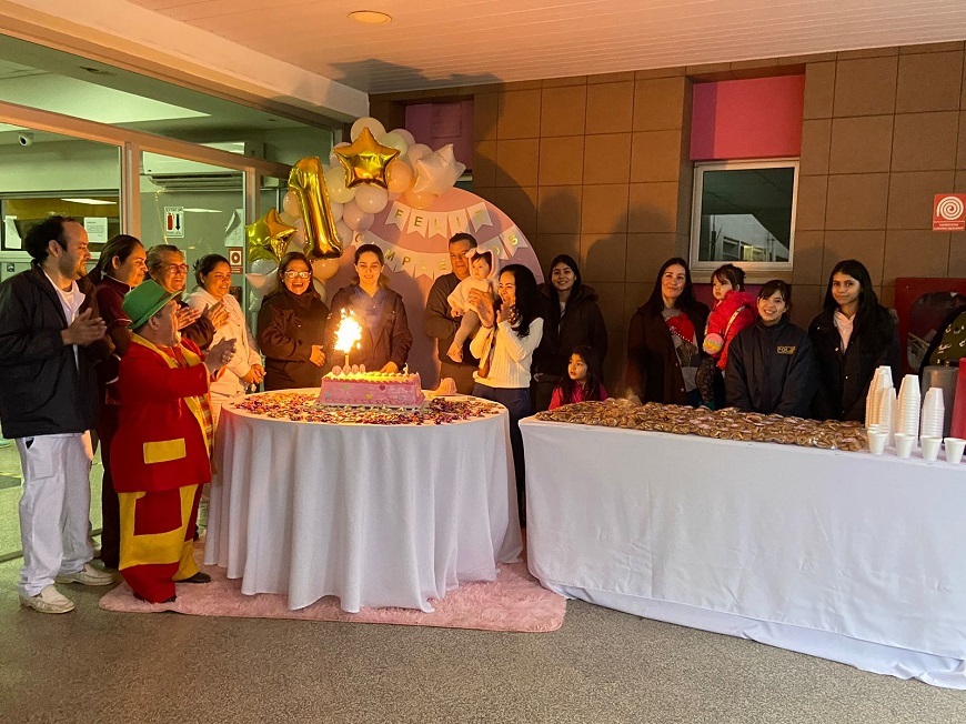 Familia llevó amor y alegría al hospital San Pablo. Foto: Ministerio de Salud.