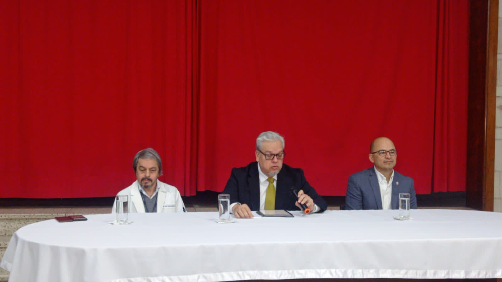 Dr. Felipe González durante la presentación de sus viceministros. Foto: Radio Nacional.