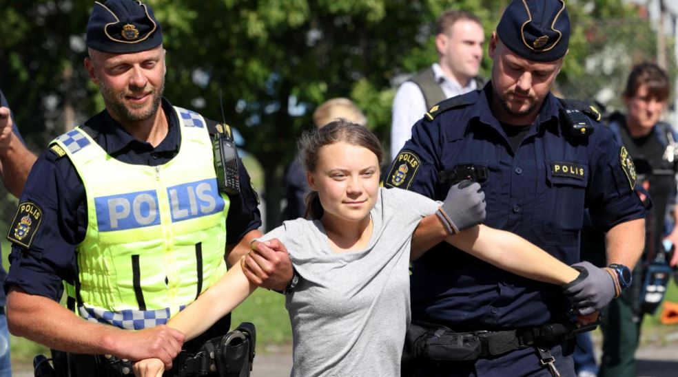 Greta Thunberg fue condenada este lunes a una multa por haber desobedecido a la policía durante una protesta. Foto: Infobae.