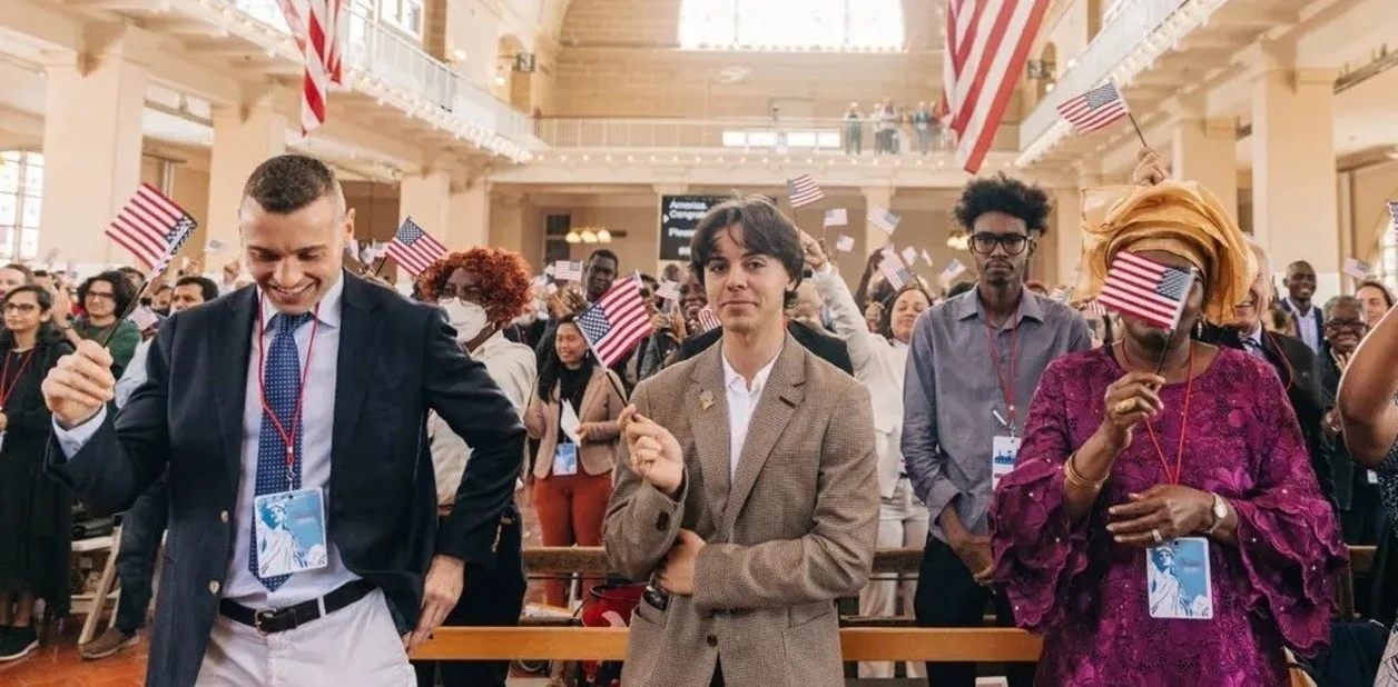 Una ceremonia de naturalización en Ellis Island el año pasado. Foto: Clarín