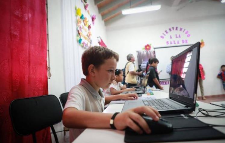 Esta herramienta tiene como objetivo facilitar la enseñanza y el aprendizaje en las aulas, ya que funciona tanto con conexión a internet como sin ella. Foto: Archivo.